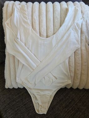 Nanamacs Women's Cream Long-Sleeve Scoop Neck Bodysuit